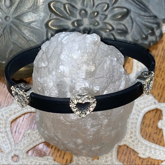 Bracelet with 3 Sliding Rhinestone Hearts - Picture 3 of 8